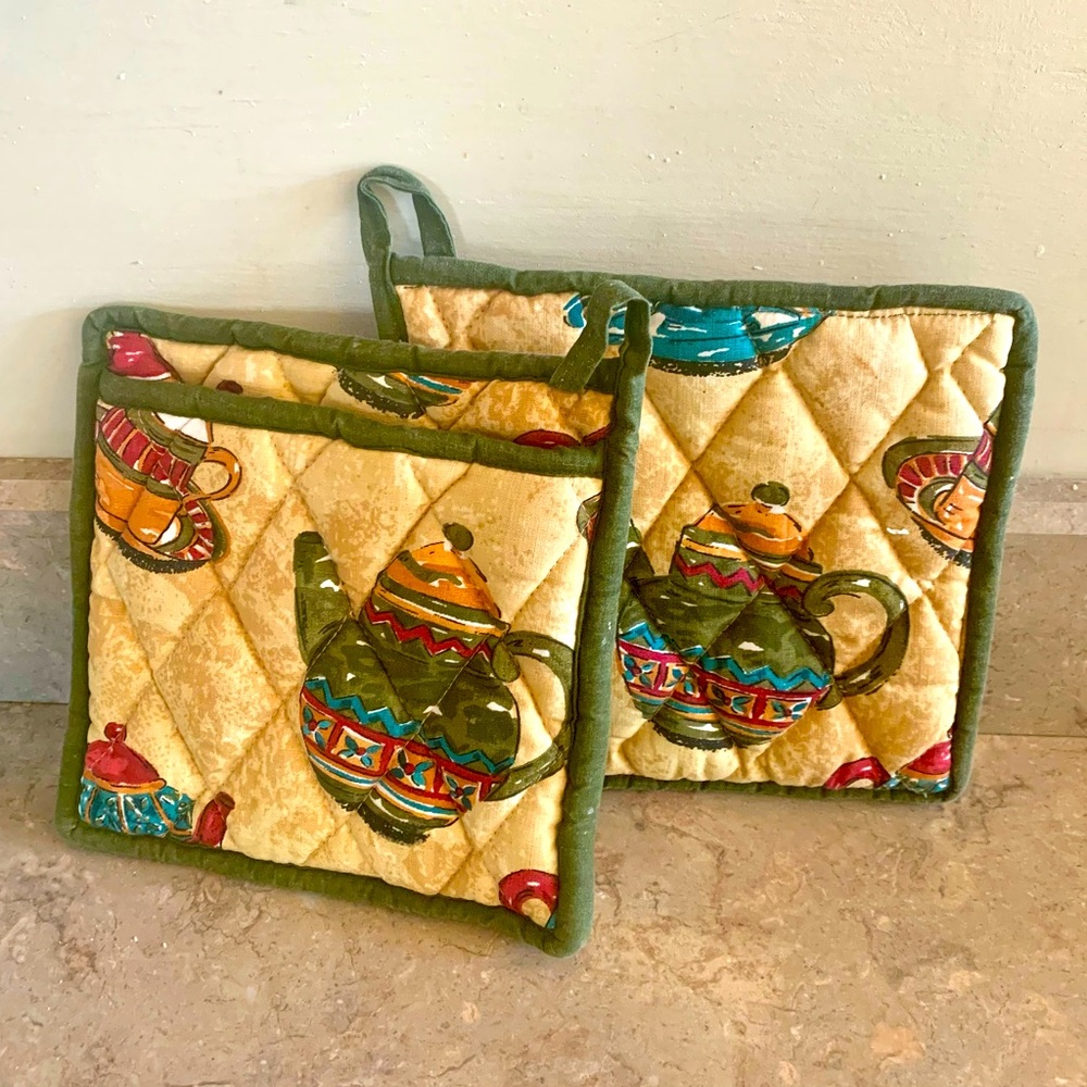 Pier 1 Quilted Teapot Potholders with Green Trim